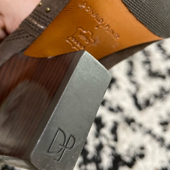 New/like new Studded Leather Vegas Western Ankle boots by Donald Pliner - Picture 4 of 4